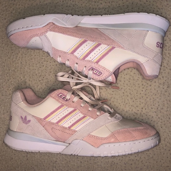 Adidas A.R.Trainers - Picture 2 of 9